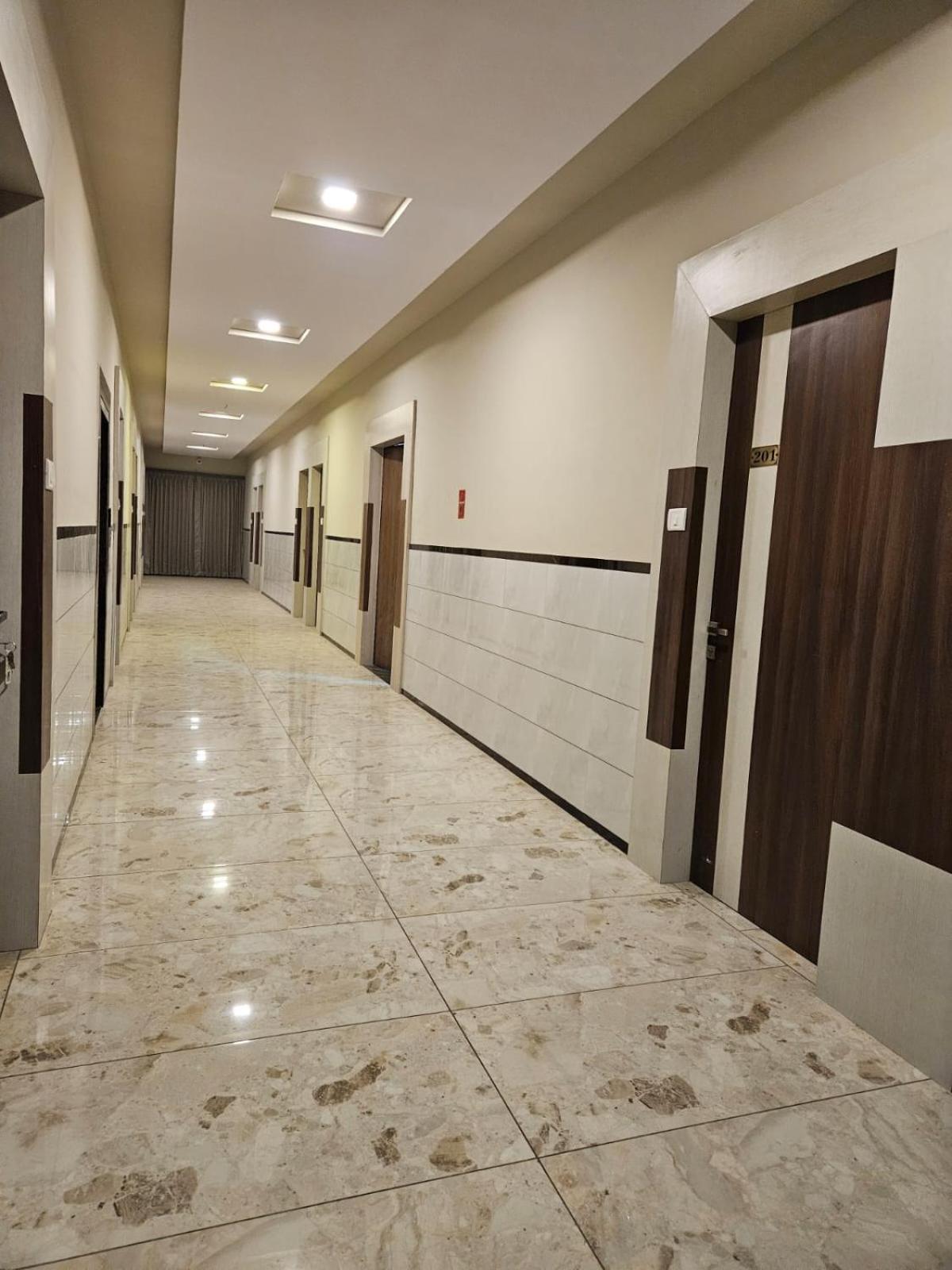 Majestic Inn فاساي المظهر الخارجي الصورة